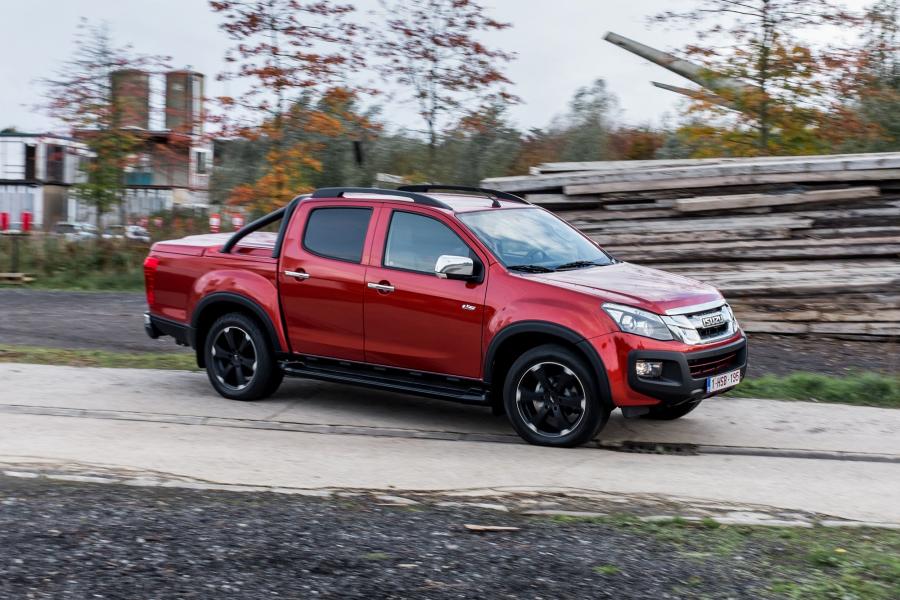  Isuzu D-Max Katana 2015 года  (фото 13 из 15)